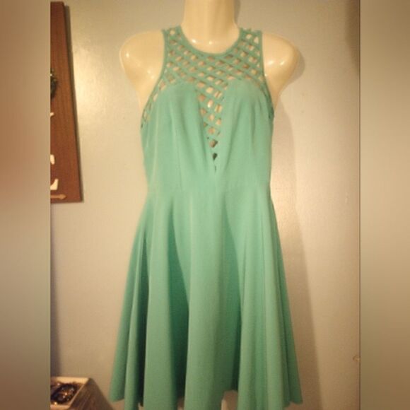 Sleeveless A line dress  with open lattice back and deep V neckline - Picture 9 of 11